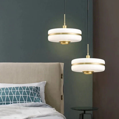 Elegante Scandinavische glazen hanglamp voor een luxe uitstraling