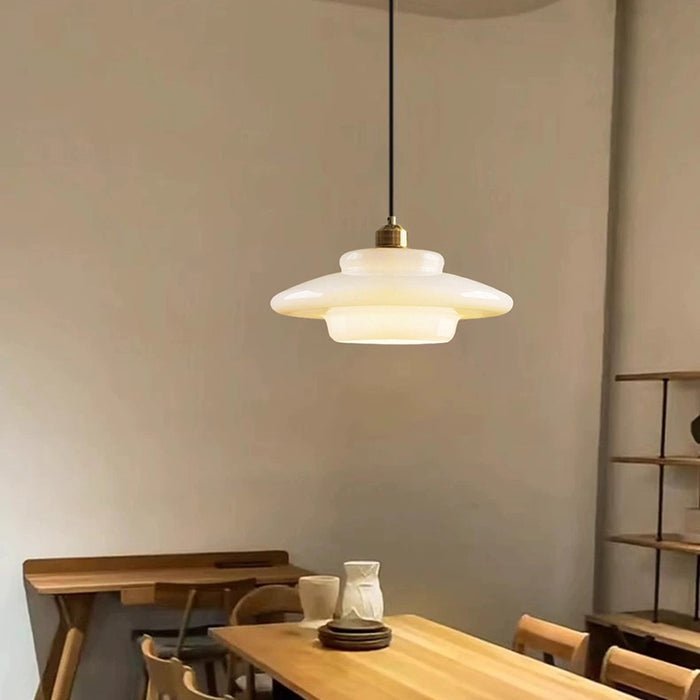 elegante witte glazen hanglamp voor een stralende verlichting