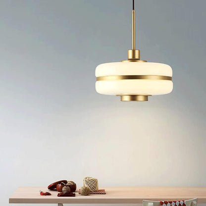 Elegante Scandinavische glazen hanglamp voor een luxe uitstraling