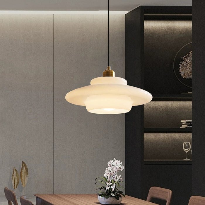 elegante witte glazen hanglamp voor een stralende verlichting