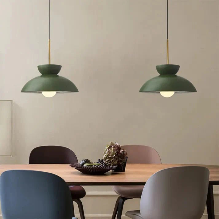 stijlvolle scandinavische augustus hanglamp voor een elegante eetkamer