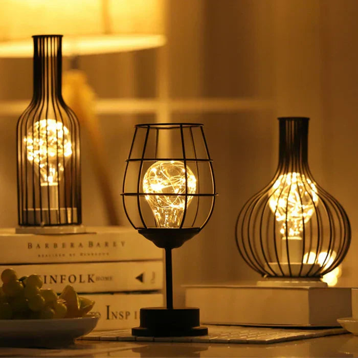 moderne led tafellamp van metaal op een bijzettafel in een stijlvol interieur
