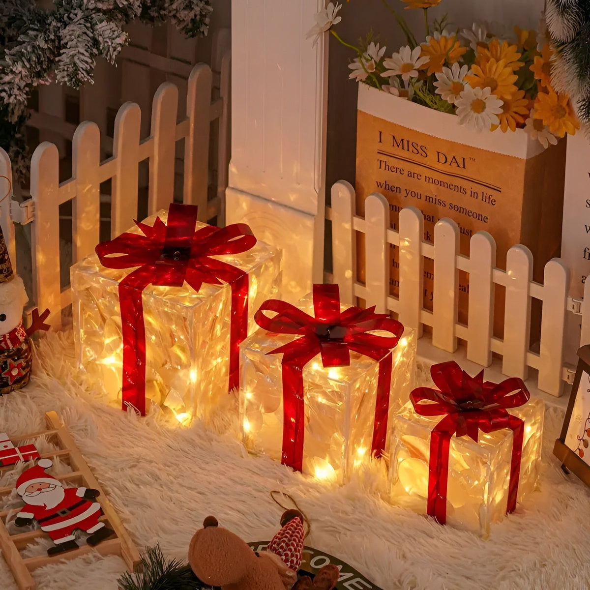Close-up van een transparante cadeaudoos met rood lint