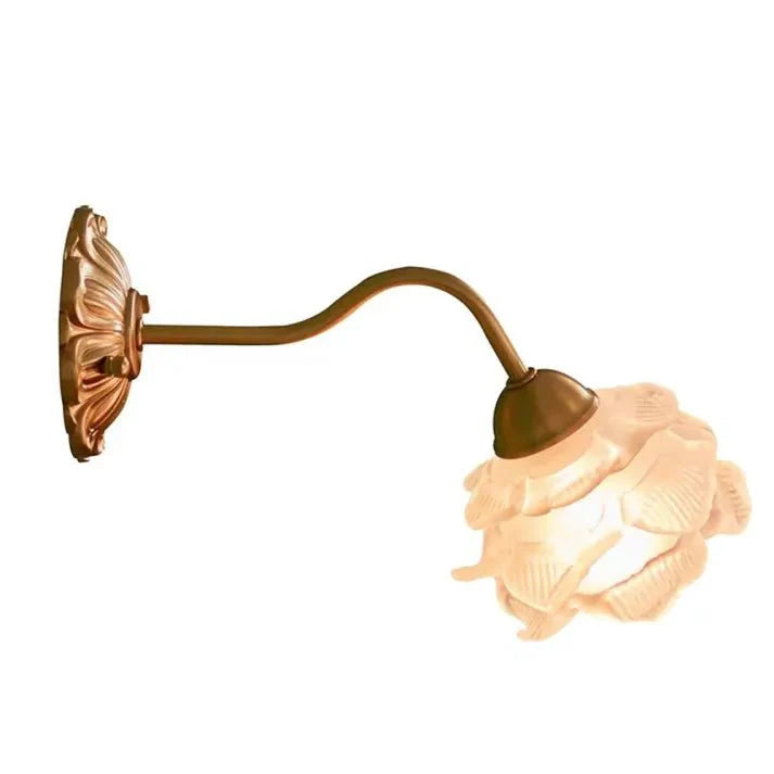 elegant vintage koperen bloemblad glazen wandlamp voor een warmere sfeer