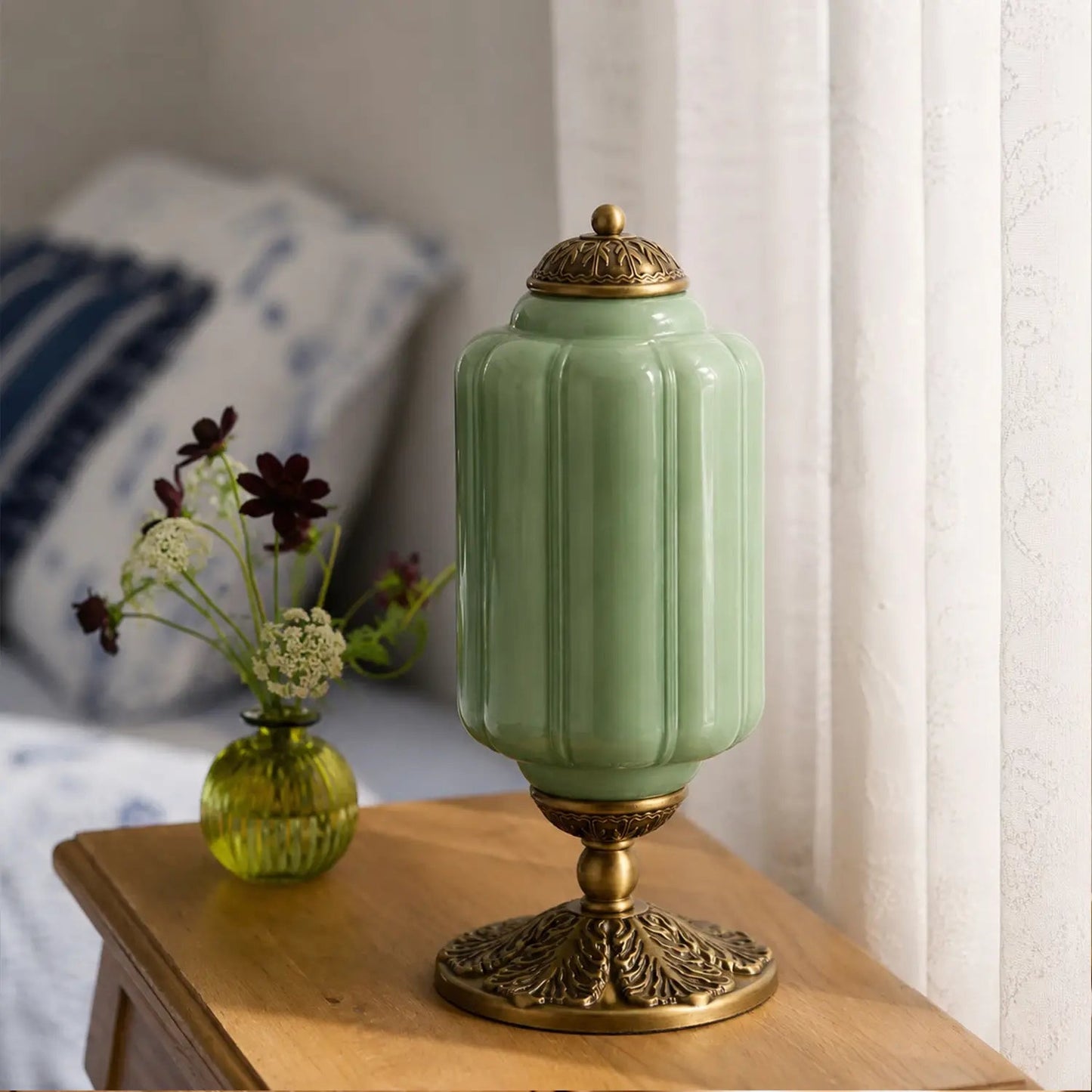 lumi eloise tafellamp in frans retro-stijl, crèmekleurig glas met structuur