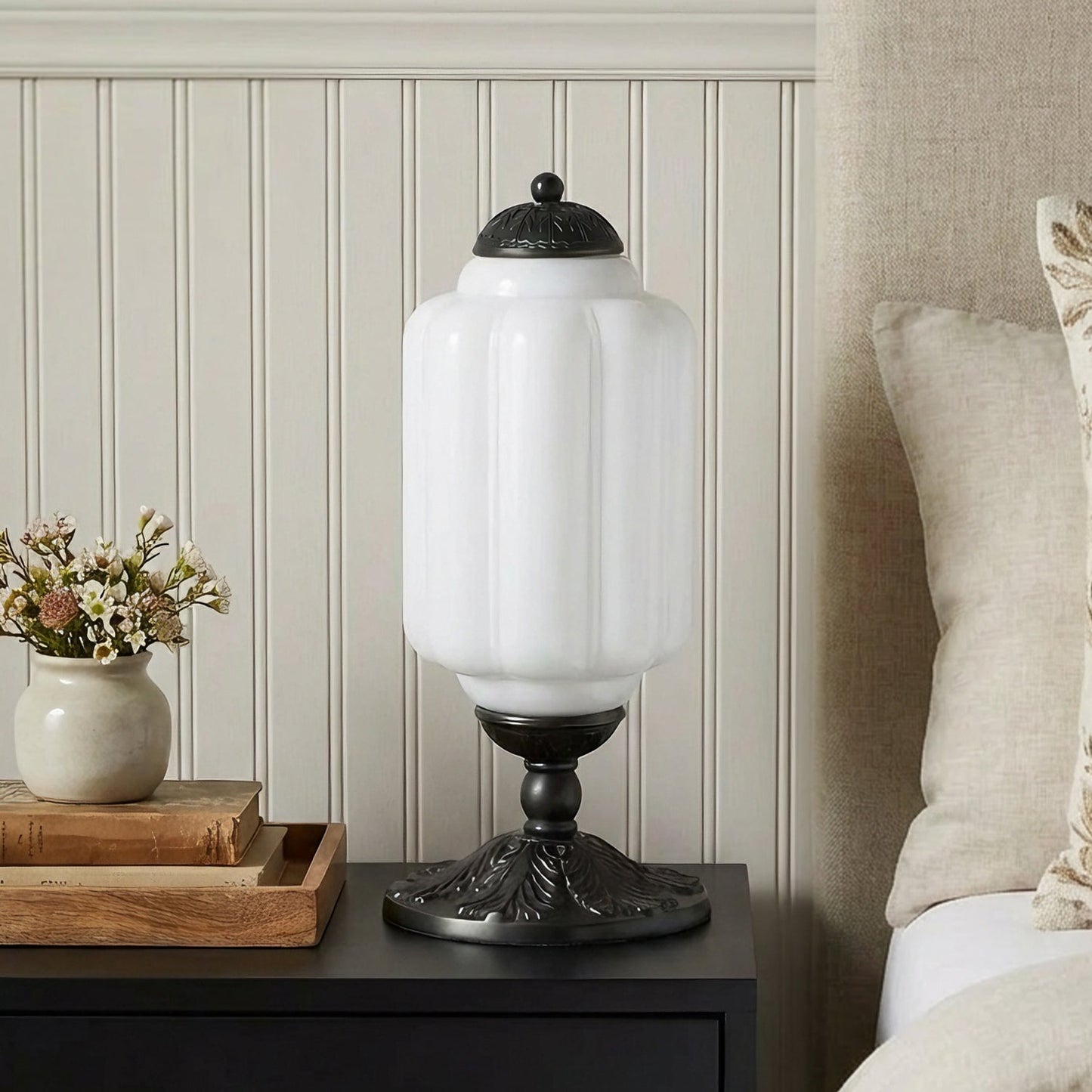 lumi eloise tafellamp in frans retro-stijl, crèmekleurig glas met structuur