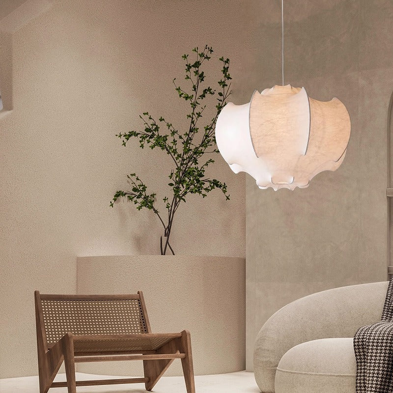 franse vintage zijden hanglamp voor naast het bed