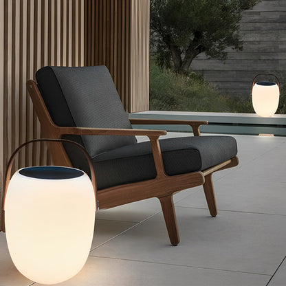Moderne tuinlamp voor terras of balkon met warm sfeerlicht