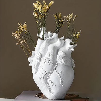 Decoratieve keramische vaas met hartenontwerp