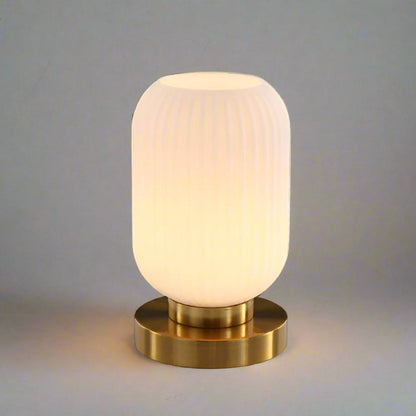 Amberkleurige glazen tafellamp Scandinavisch design