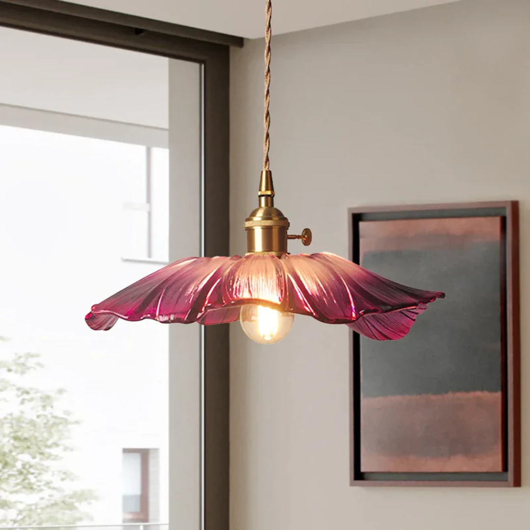 glazen hanglamp met lotusdesign