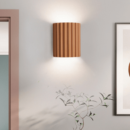 Stijlvol halfrond wandlamp van hars voor een moderne woonkamer