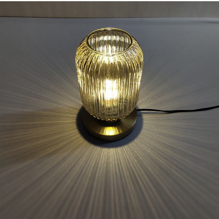 amberkleurige glazen tafellamp scandinavisch design
