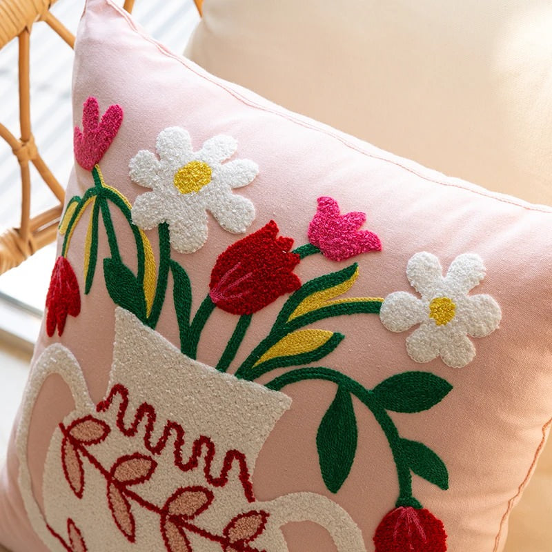 kussenhoes geborduurde bloemen in vaas