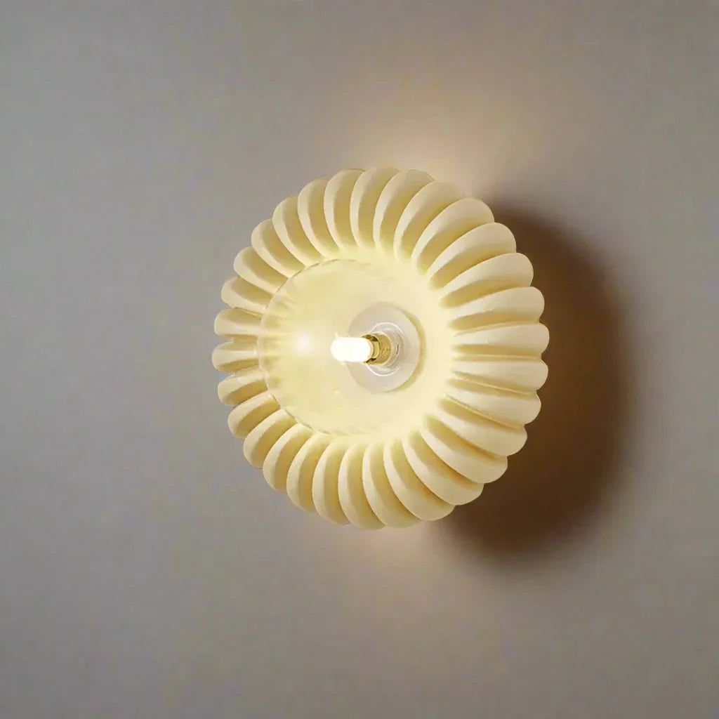 stijlvolle creatieve hars wandlamp voor een sfeervolle slaapkamer