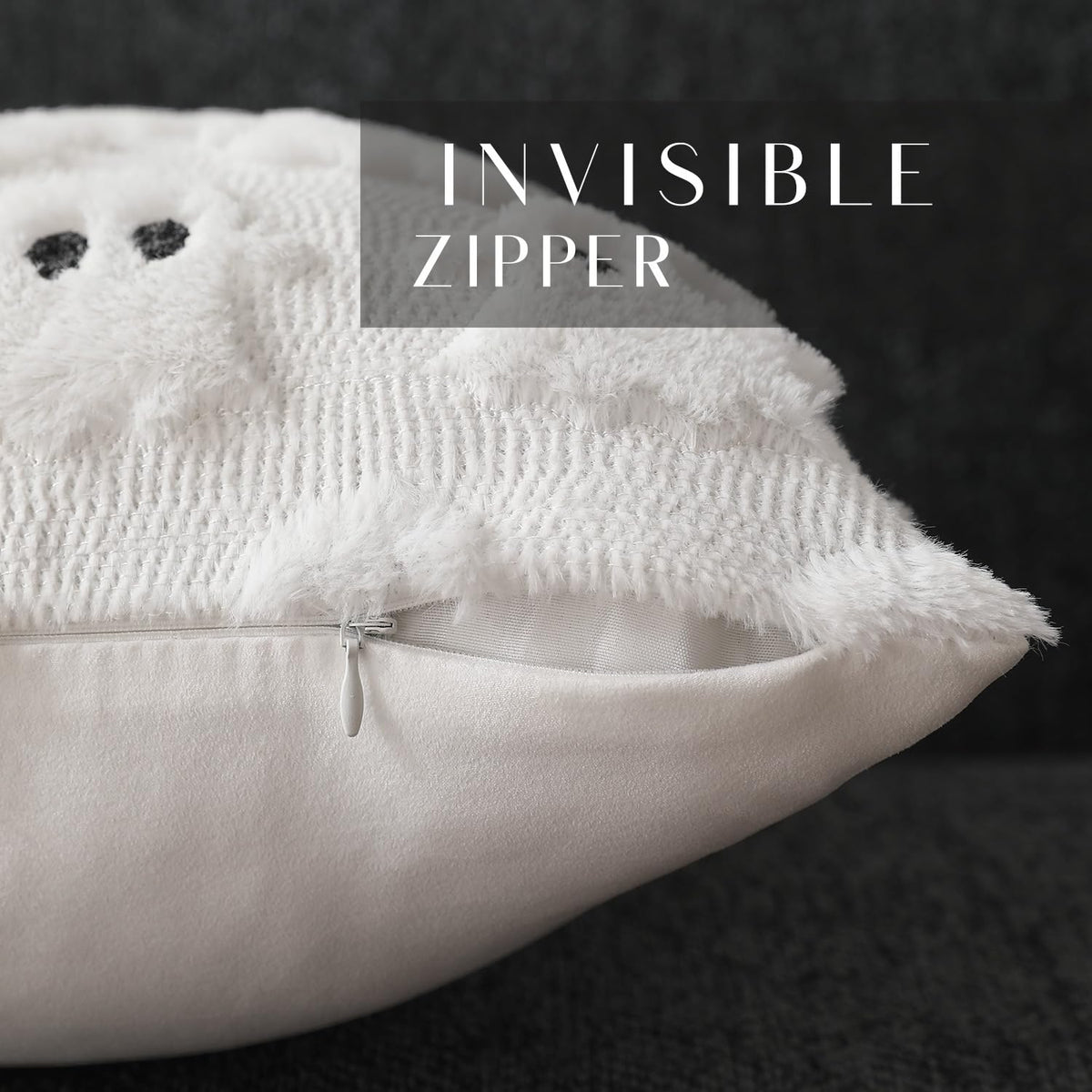 set witte kussenhoezen met spookmotief als halloween decoratie