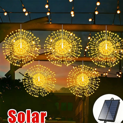 Solaire tuinverlichting met vuurwerkeffect in de tuin bij schemering
