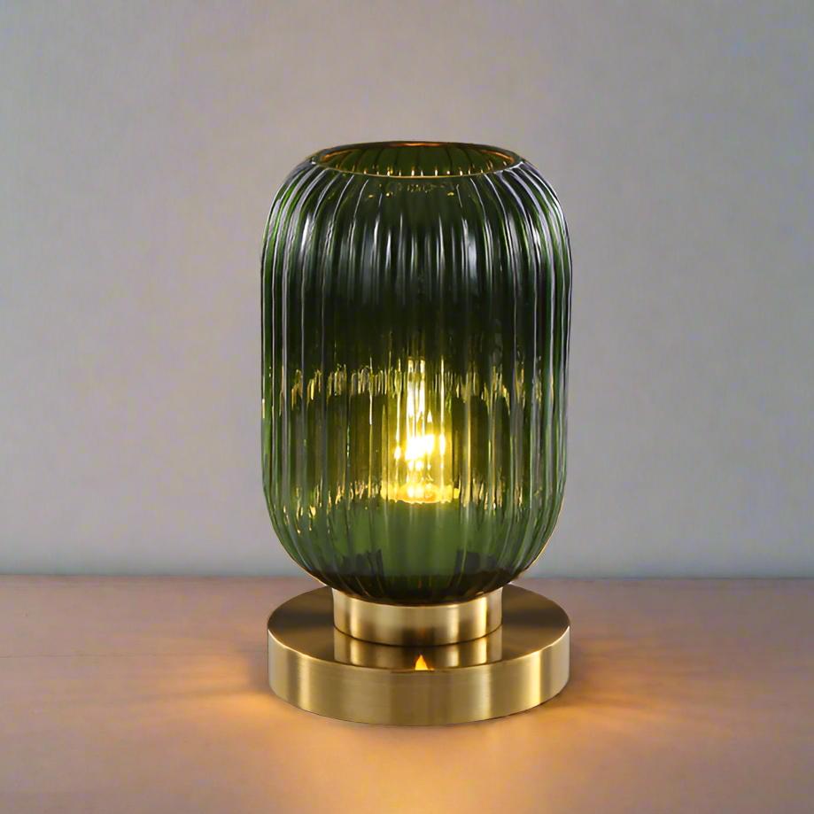 amberkleurige glazen tafellamp scandinavisch design