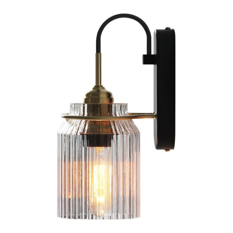 oude stijl wandlamp met elegant geribbeld glazen kap