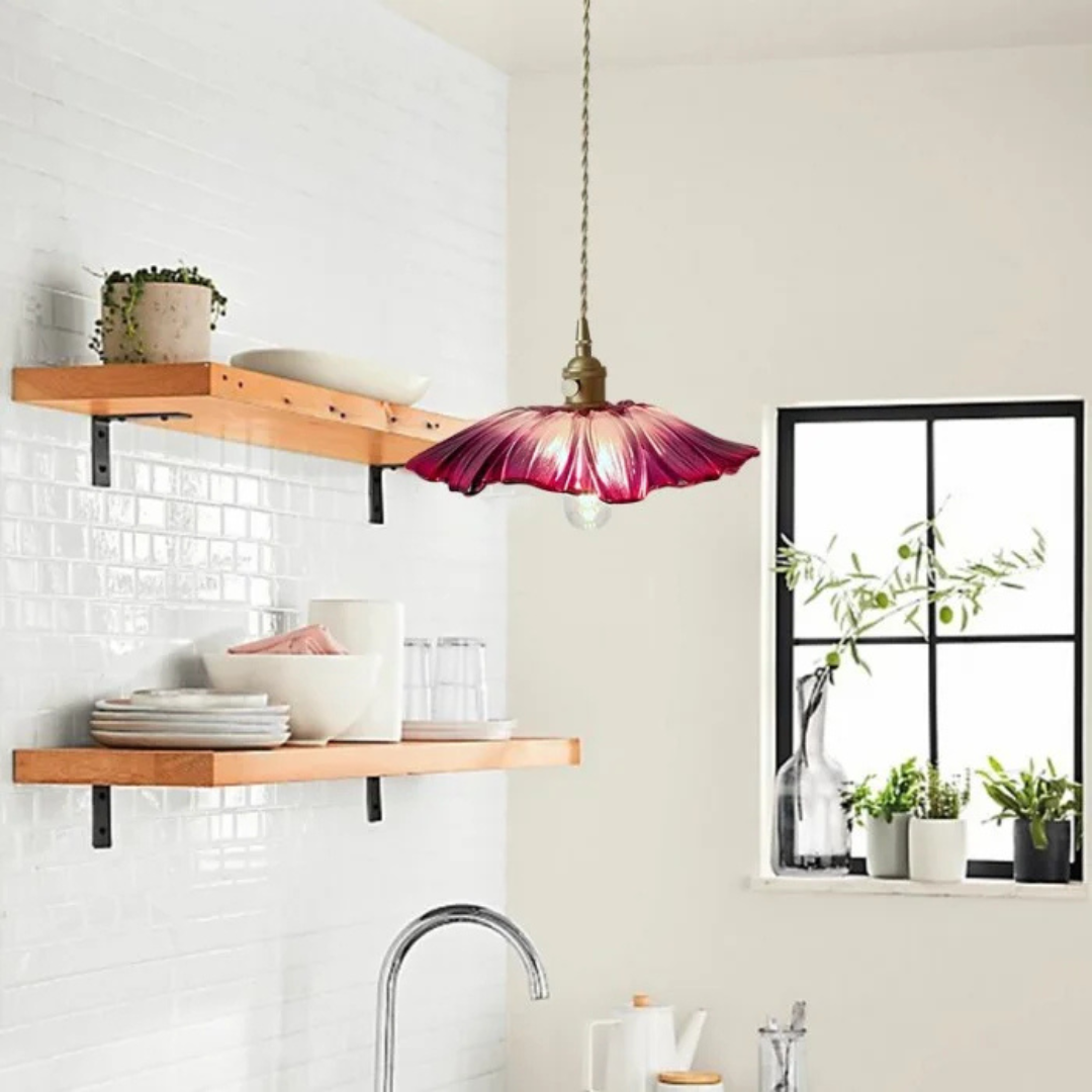 hanglamp van glas passend bij een warm interieur