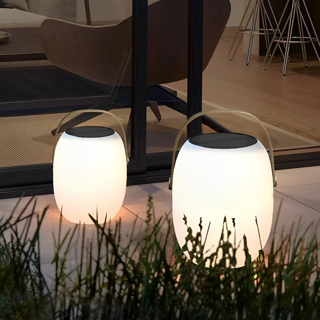 decoratieve buitenlamp met warm licht voor avonden in de tuin