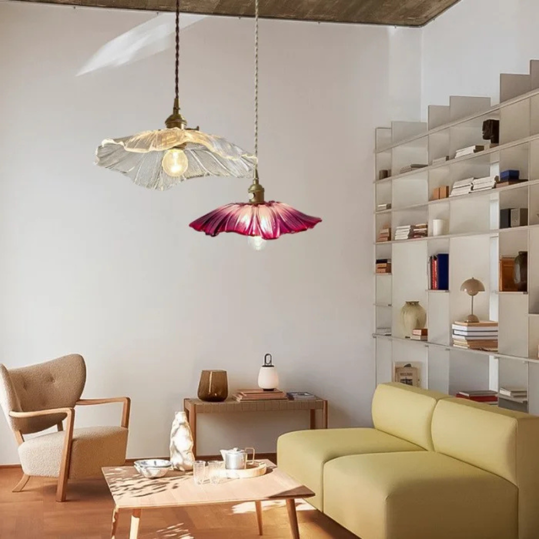 glazen hanglamp met elegant lotusdesign