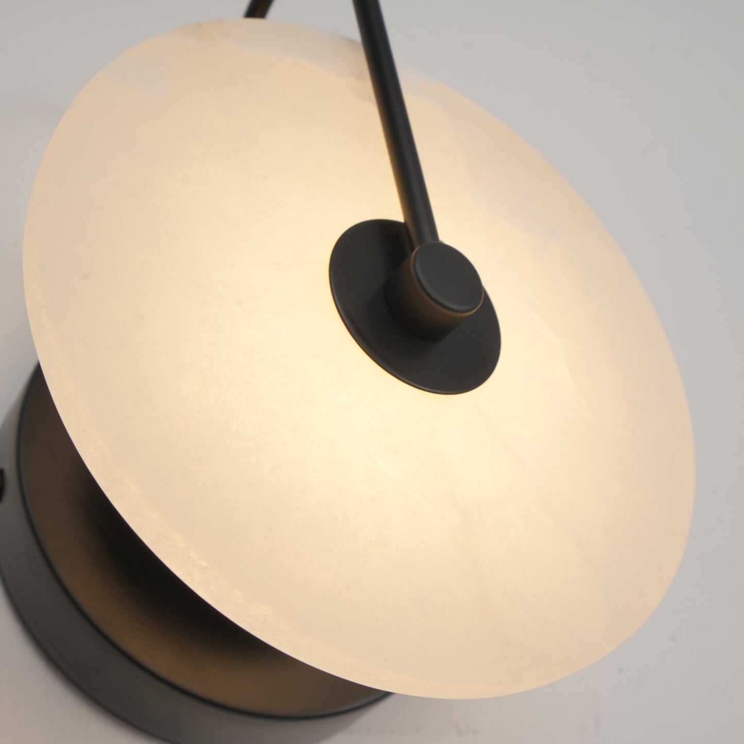 elegante alabaster led wandlamp voor een sfeervolle verlichting