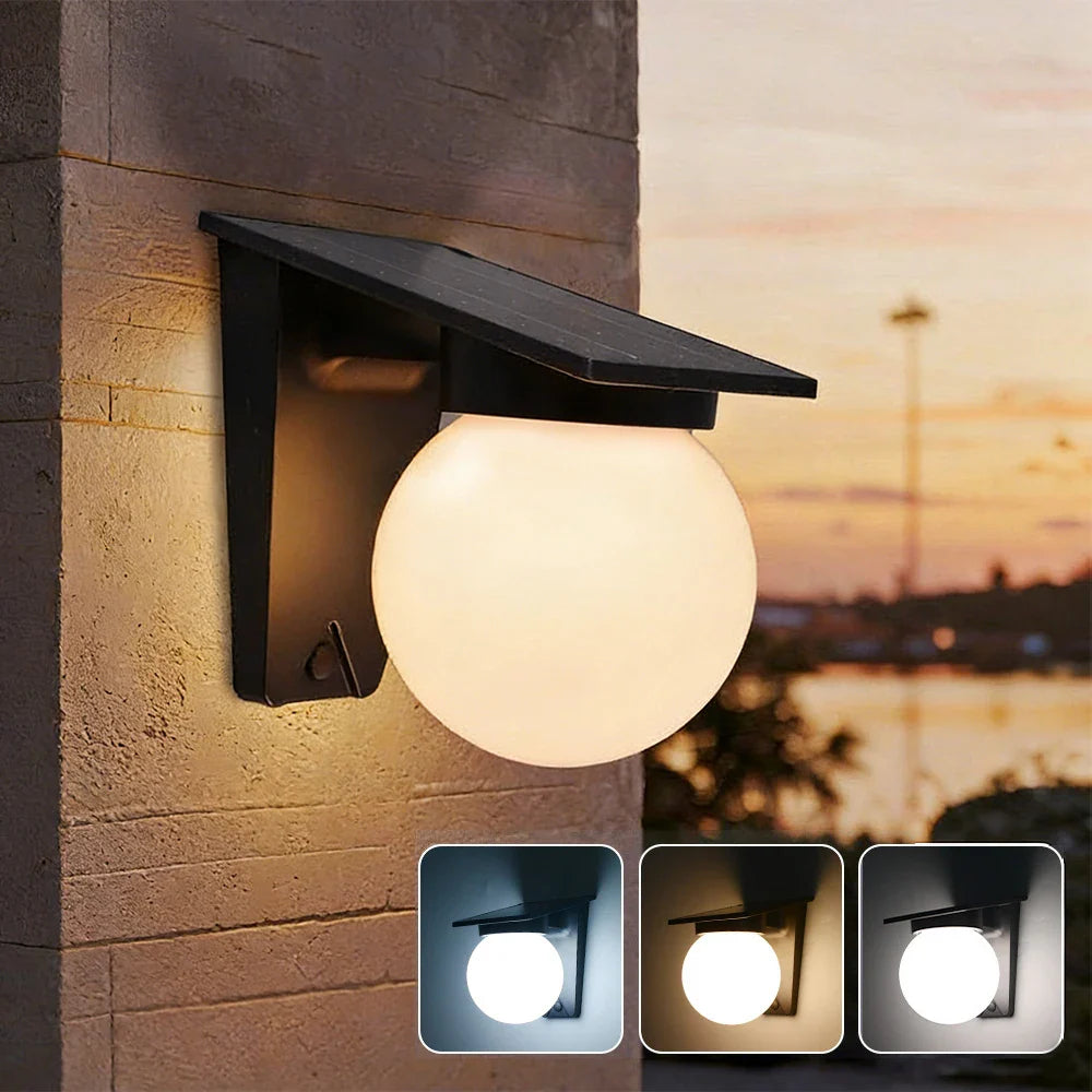 solar wandlamp led met 3 lichtkleuren aan een buitenmuur