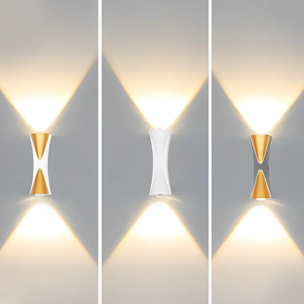 up & down buitenverlichting naast een voordeur