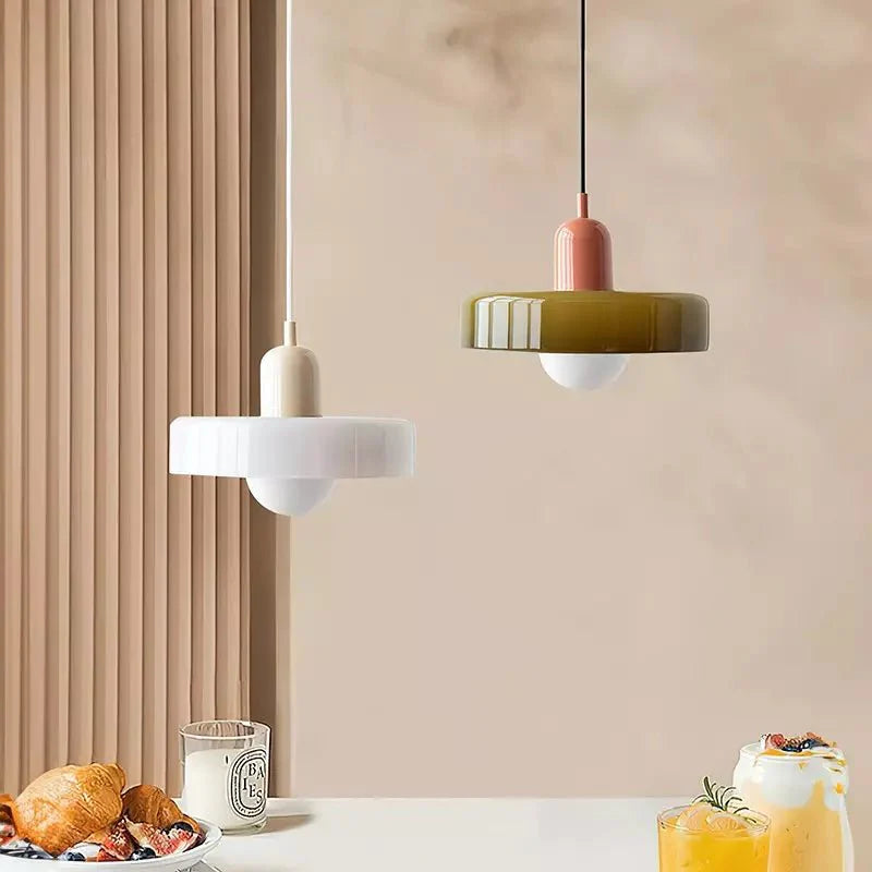 stijlvolle bauhaus hanglamp van elegante kleurige glas