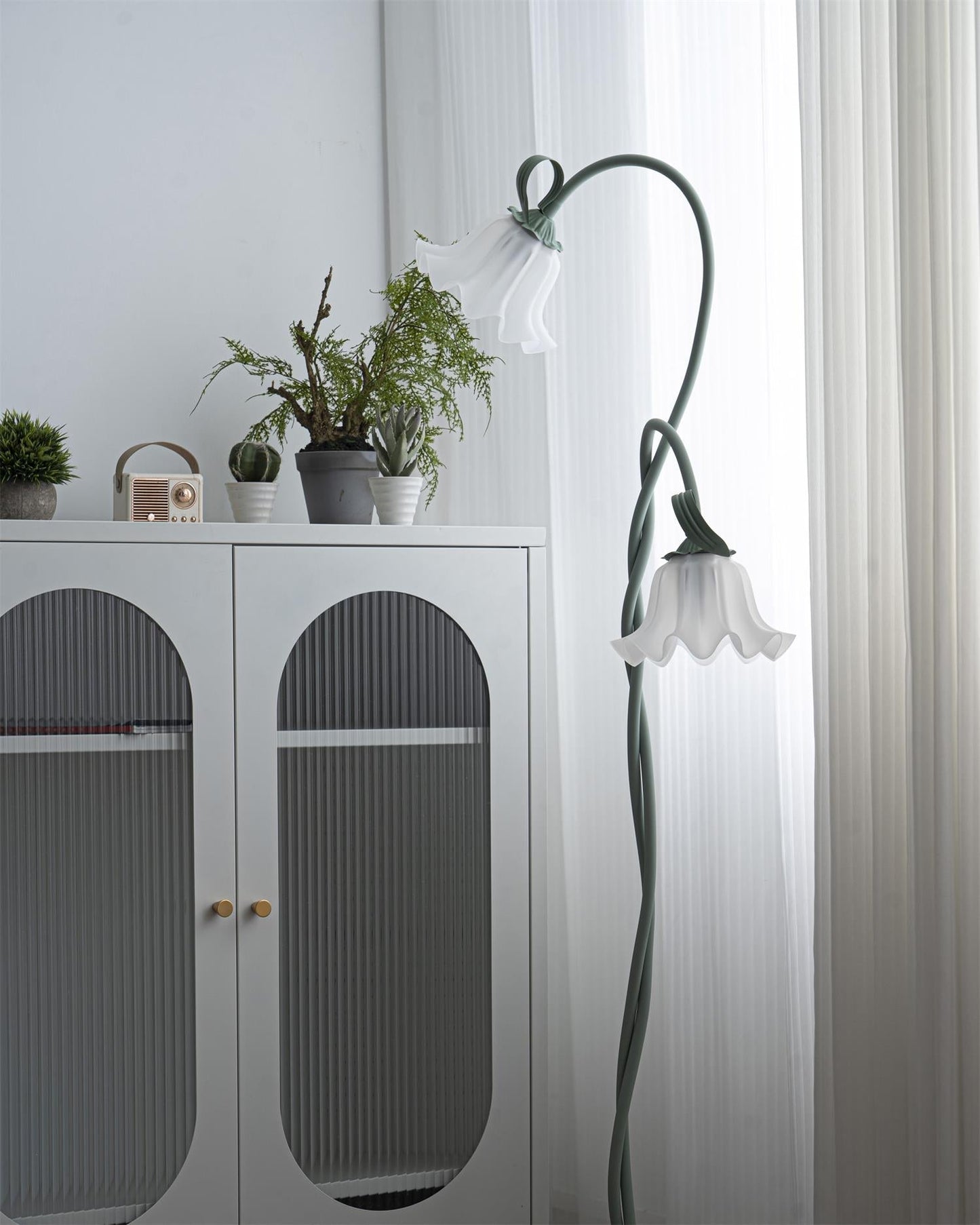 elegante calla bloemen vloerlamp voor een sfeervolle interieurverlichting