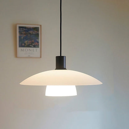 Stijlvolle minimalistische hanglamp van elegant wit gelaagd glas