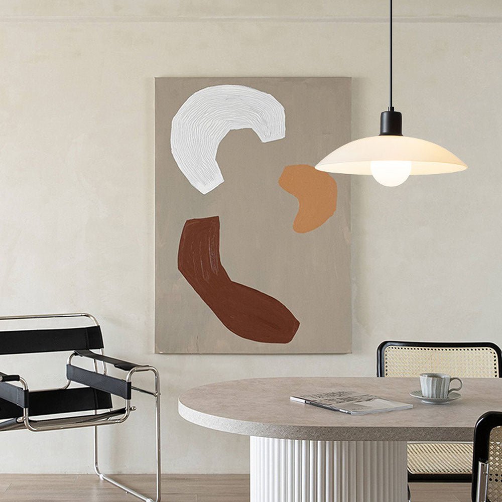 stijlvolle minimalistische hanglamp van elegant wit gelaagd glas