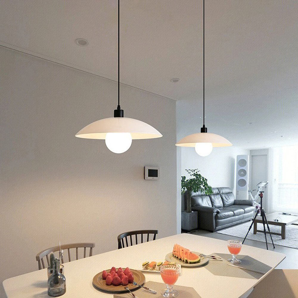 stijlvolle minimalistische hanglamp van elegant wit gelaagd glas