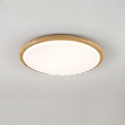 Verleidelijke ronde houten LED plafondlamp met een charmante plooi voor je slaapkamer