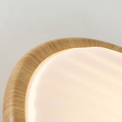 Verleidelijke ronde houten LED plafondlamp met een charmante plooi voor je slaapkamer