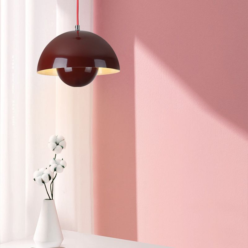 stijlvolle aurora hanglamp met bloempot voor een sfeervolle slaapkamer