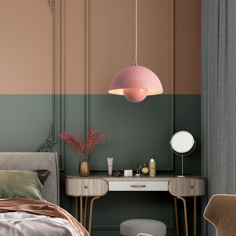 stijlvolle aurora hanglamp met bloempot voor een sfeervolle slaapkamer