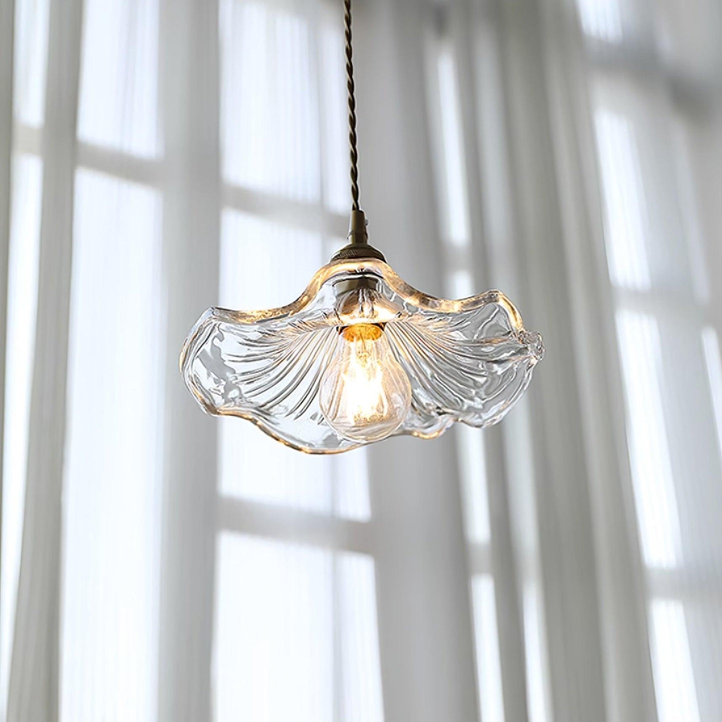 elegante glazen hanglamp voor een sfeervol interieur