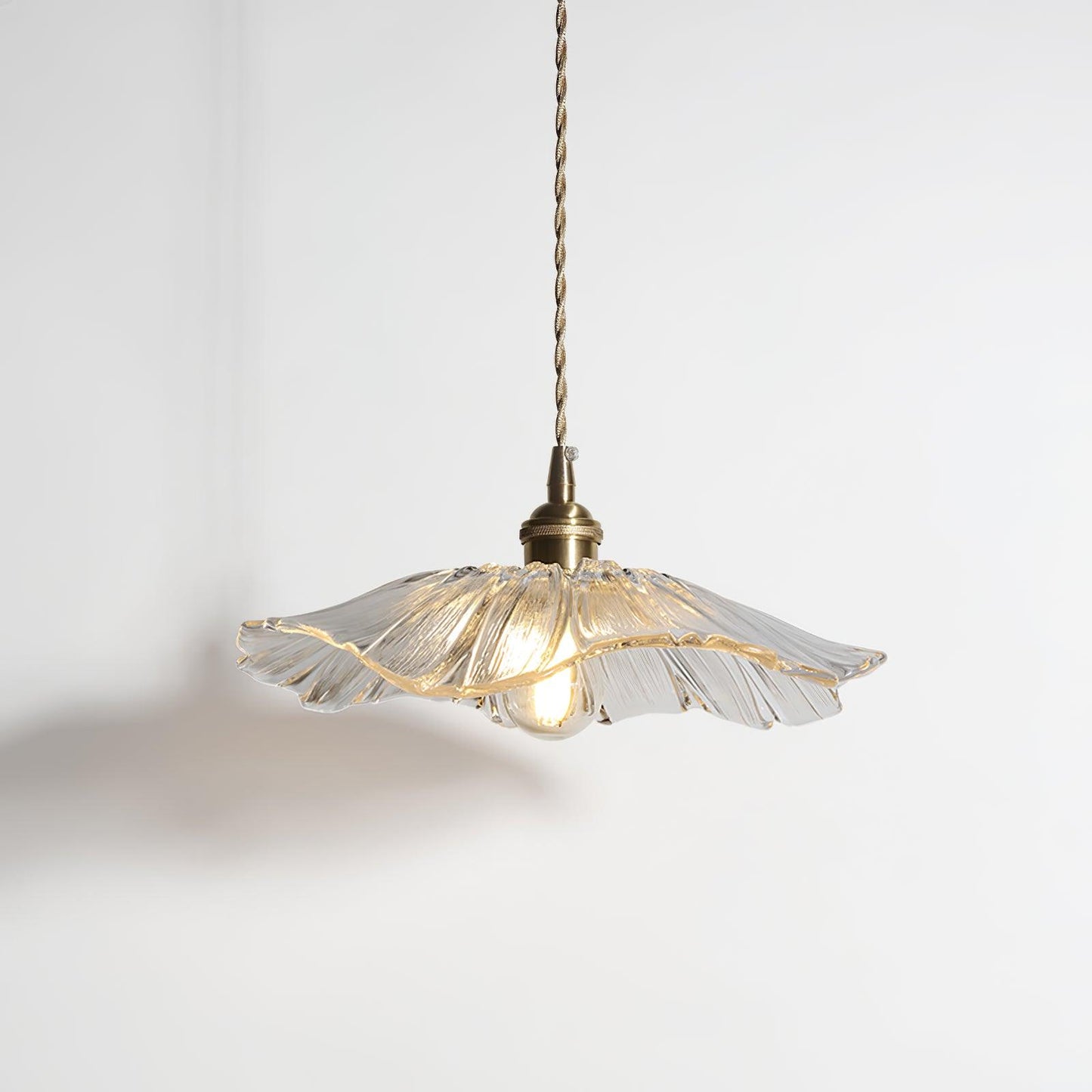 elegante glazen hanglamp voor een sfeervol interieur