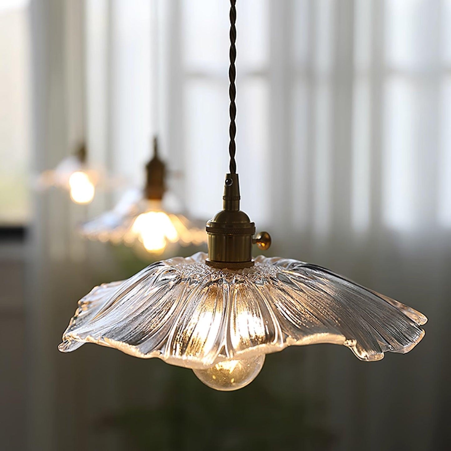 elegante glazen hanglamp voor een sfeervol interieur