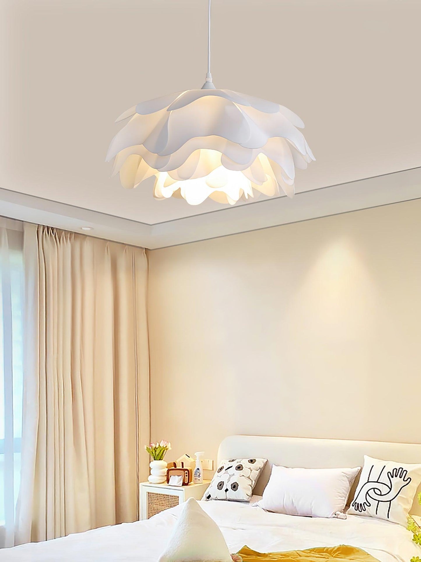 elegante witte bloemvormige hanglamp voor een sfeervolle ambiance