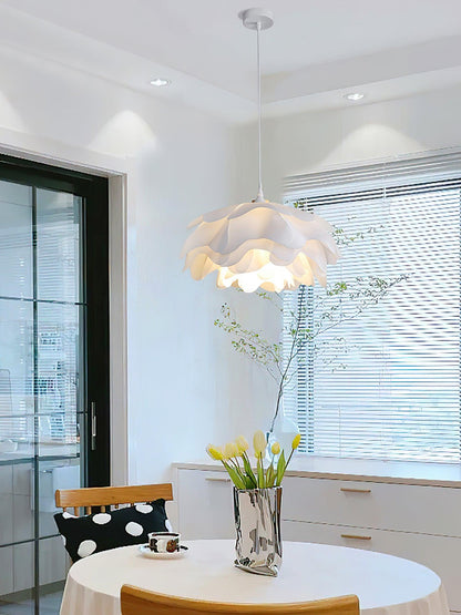 Elegante witte bloemvormige hanglamp voor een sfeervolle ambiance