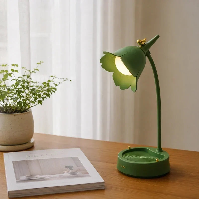 led-leeslamp met ruimte voor een smartphone aan de voet