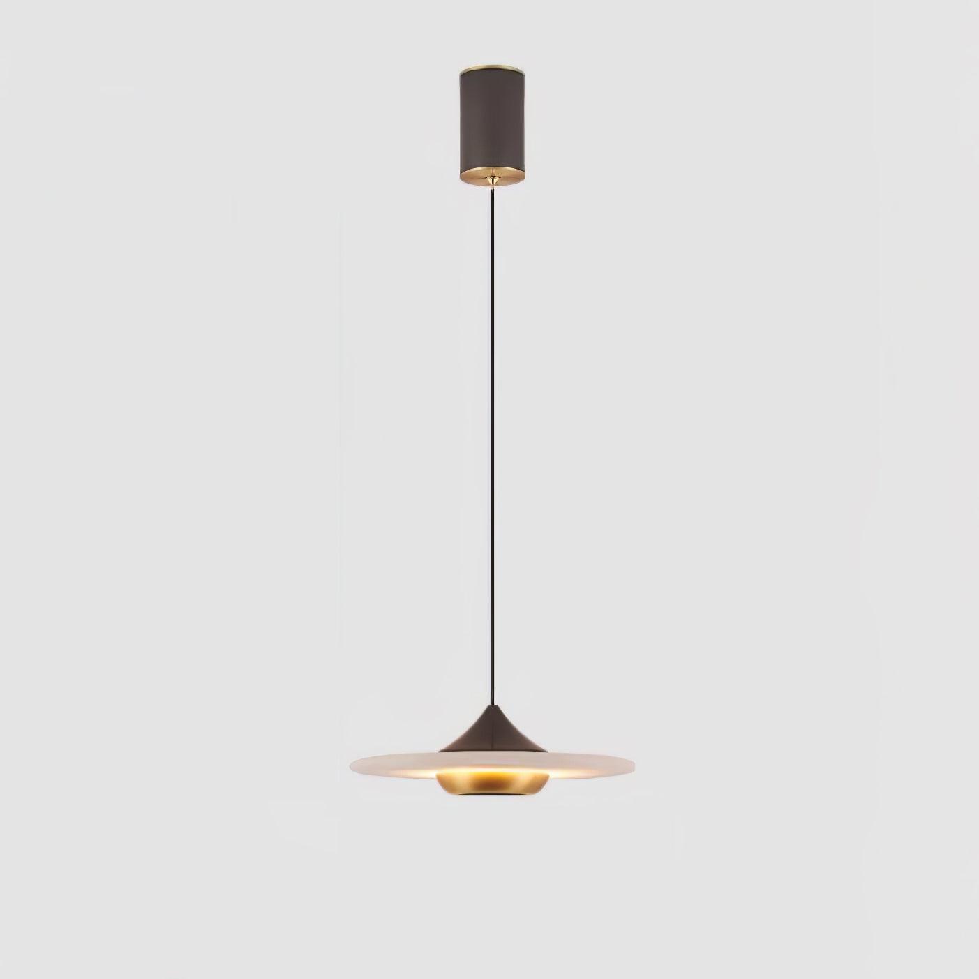 elegante marmeren hanglamp in de vorm van een vliegende schotel