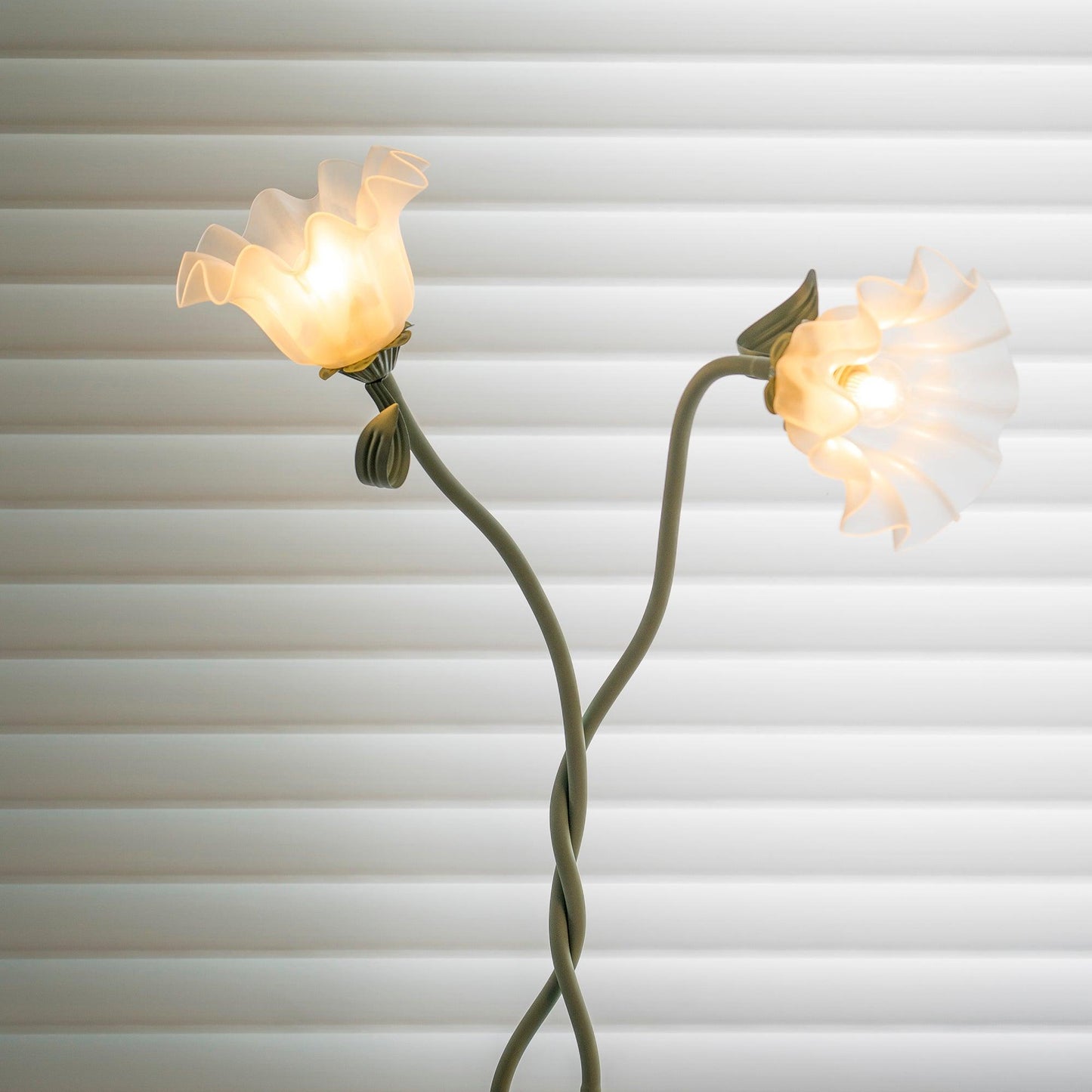 elegante calla bloemen vloerlamp voor een sfeervolle interieurverlichting