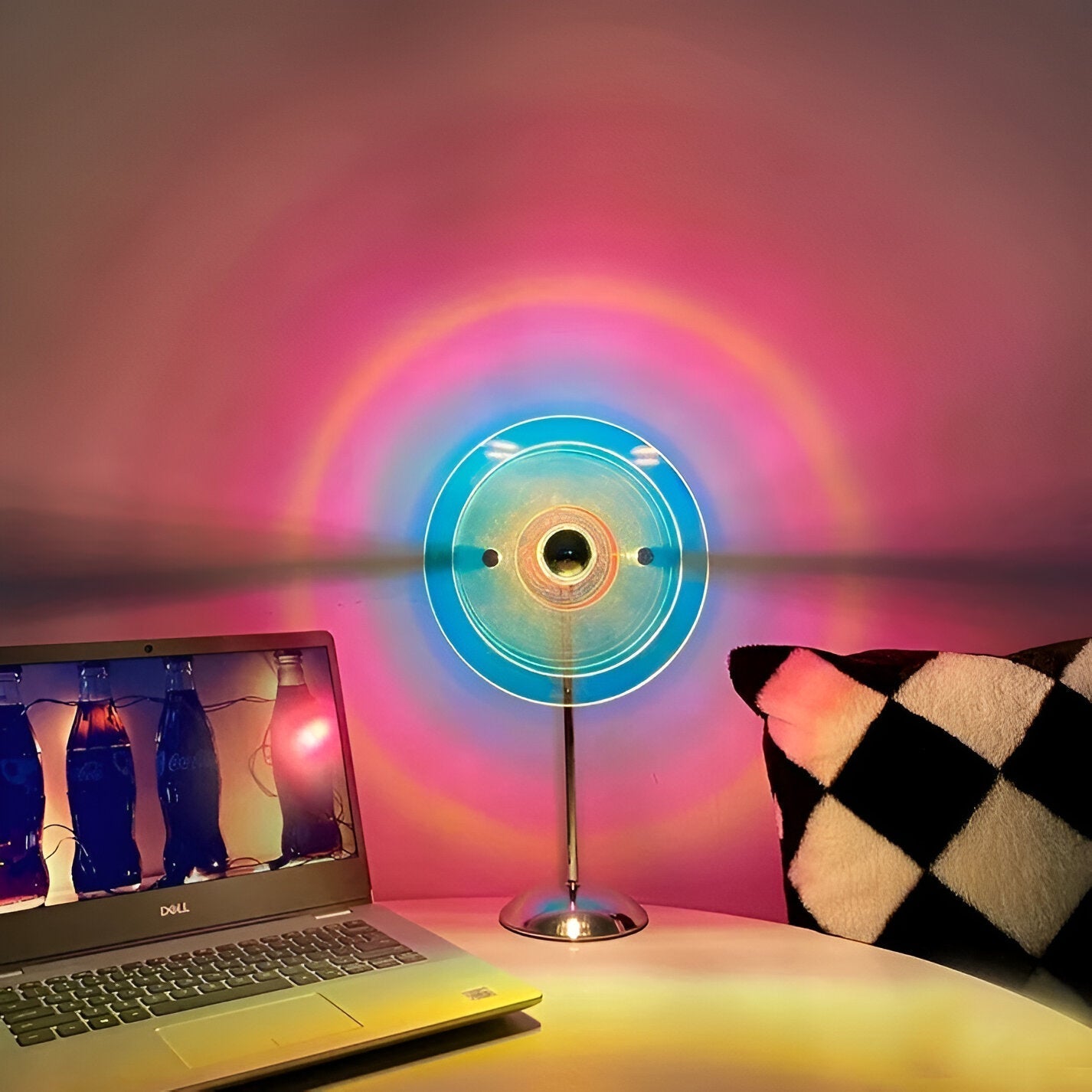 Vintage tafellamp met ledverlichting in schijfdesign