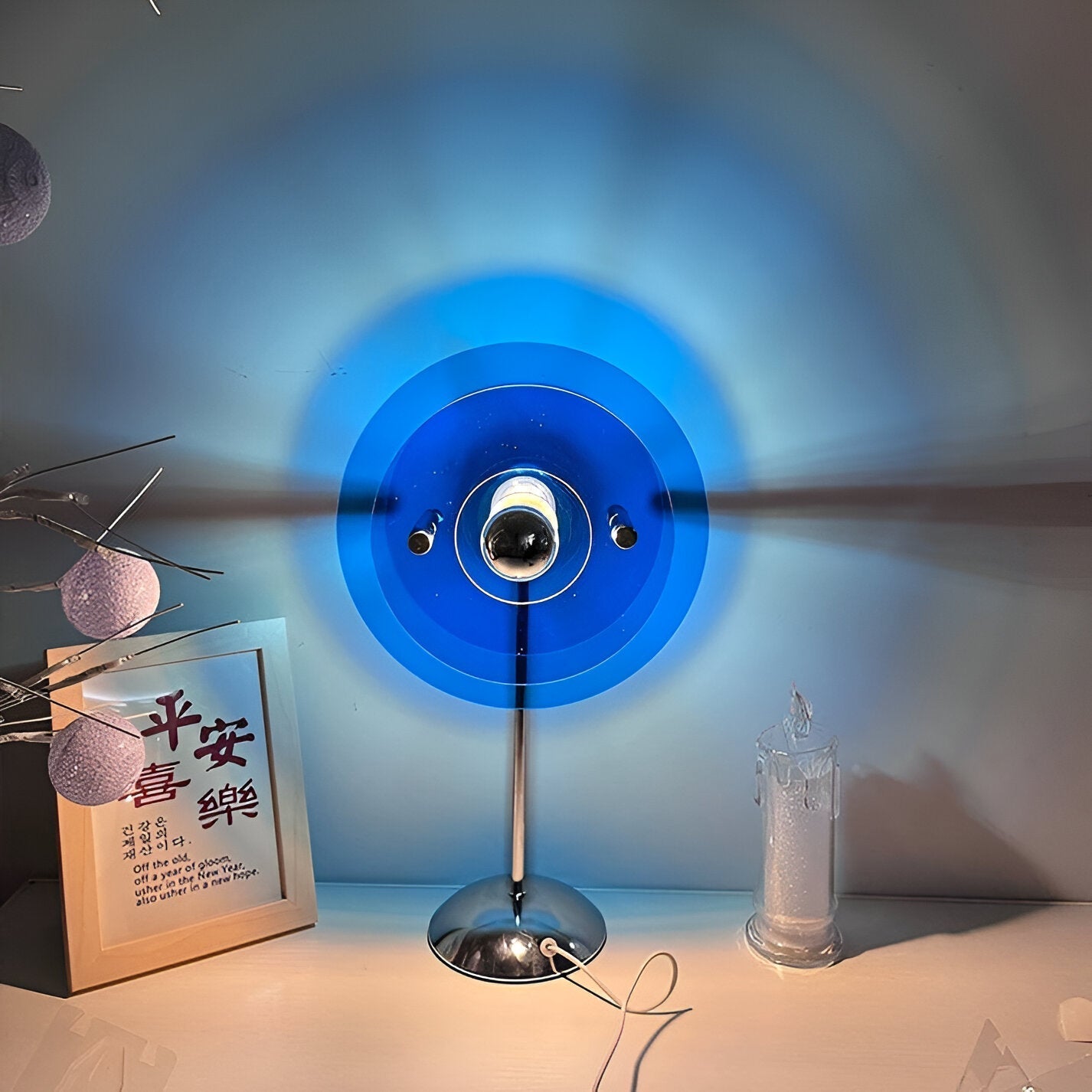 tafellamp met ledverlichting in vintage schijfdesign