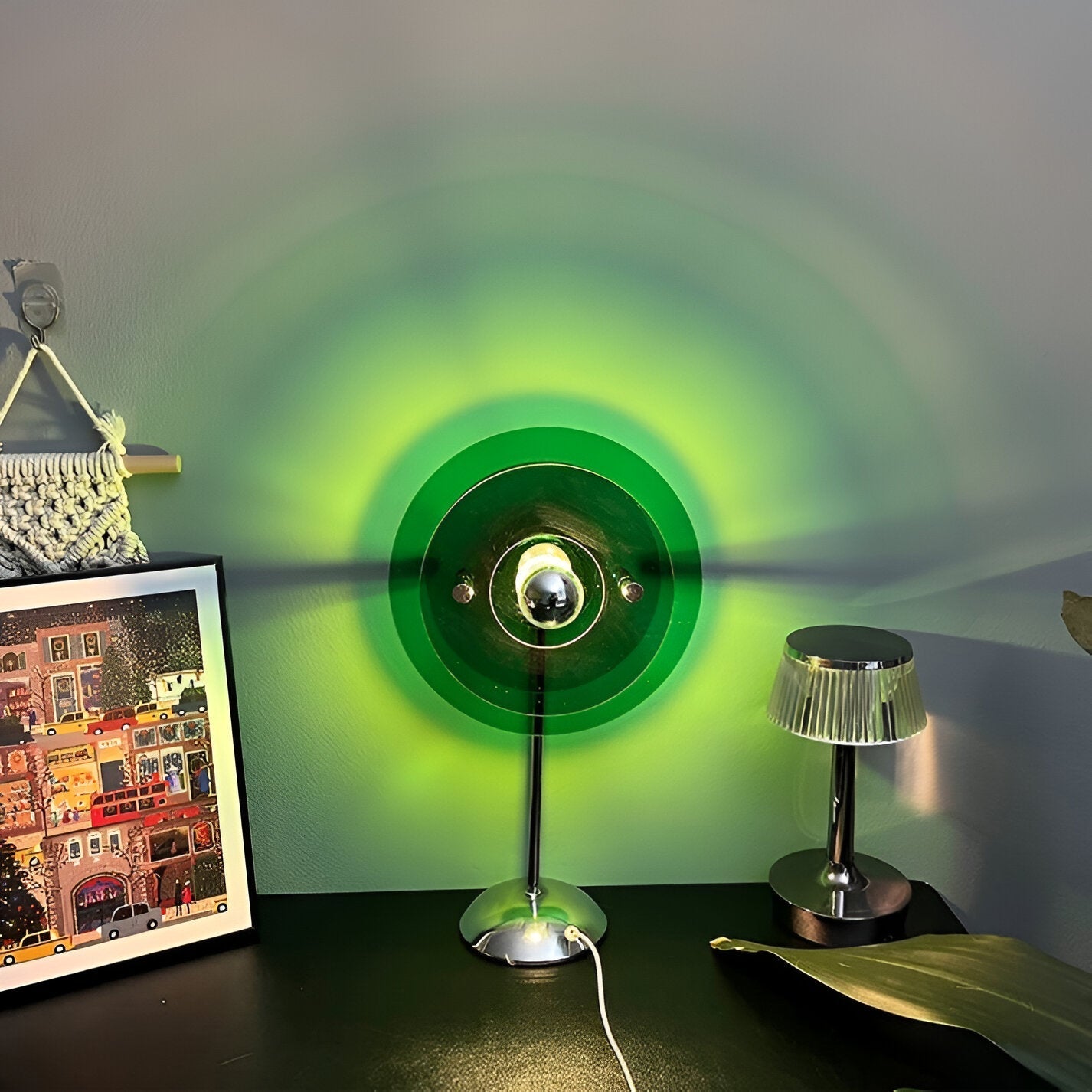 tafellamp met ledverlichting in vintage schijfdesign