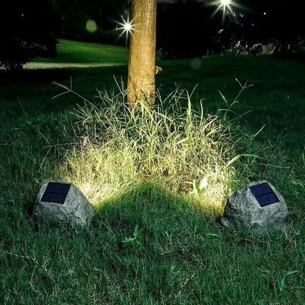 solar buitenlamp met natuurlijke steenlook op gazon